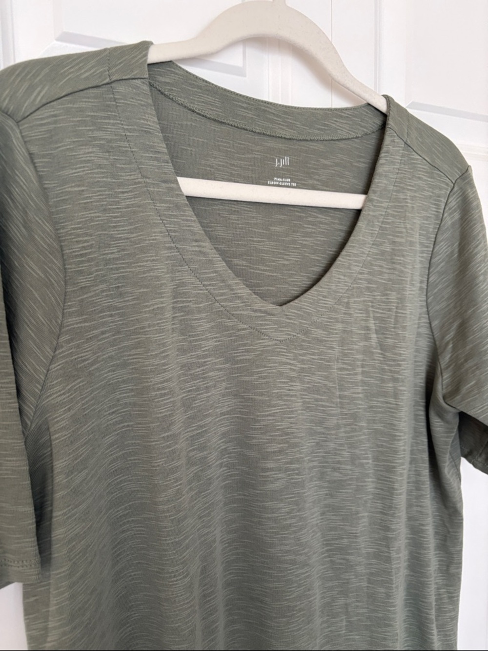 J.jill Women’s olive green v neck tee in EUC 🍀 - Picture 3 of 7